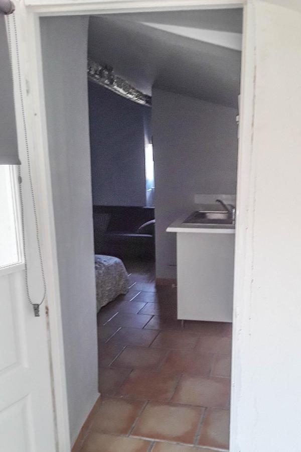 Studio Entre Cevennes Et Camargue Montfrin Eksteriør bilde